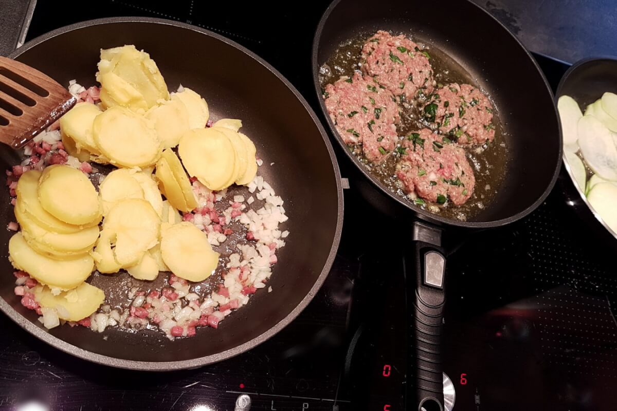 Bärlauch-Frikadellen mit Bratkartoffeln - CUISINE4YOU