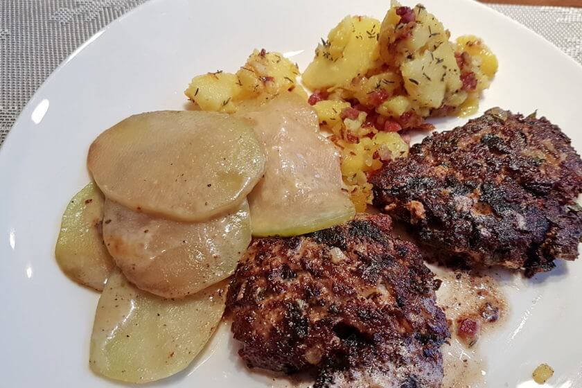 Bärlauch-Frikadellen mit Bratkartoffeln und Kohlrabi