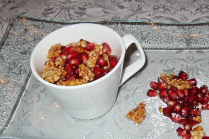 Crème brûlée mit Granatapfel und Mandelkrokant