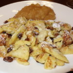 Kaiserschmarren mit Apfelmus