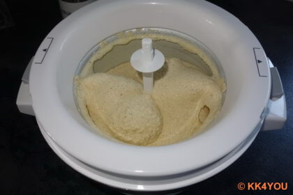 Fertiges cremiges Vanilleies