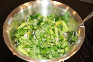 Spargel in Bärlauch Vinaigrette marinieren
