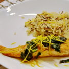Lachs in Bärlauch-Zitronenbutter mit Wildreis