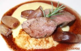 Rinderfilet am Stück gebraten auf Rotwein-Schalotten-Butter