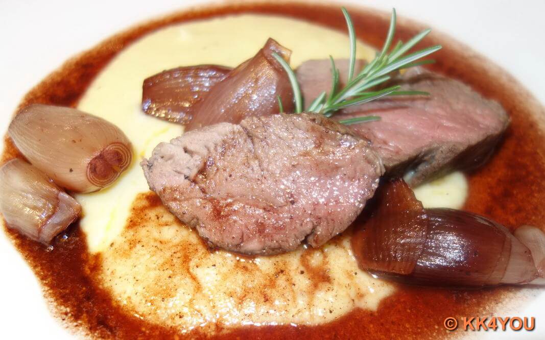 Rinderfilet am Stück auf Rotwein-Schalotten-Butter - CUISINE4YOU