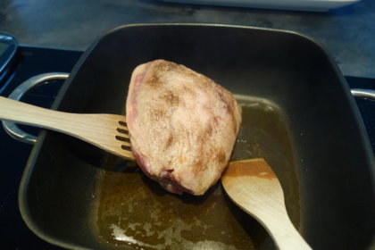 Bratenstück kräftig anbraten