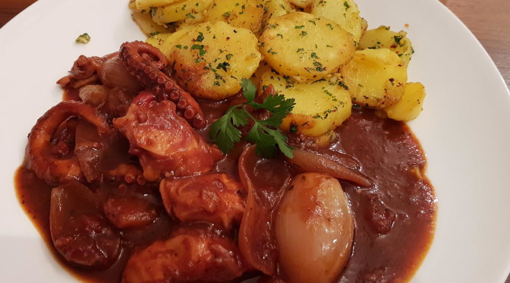 Oktopus Stifado mit Rosmarin Kartoffeln