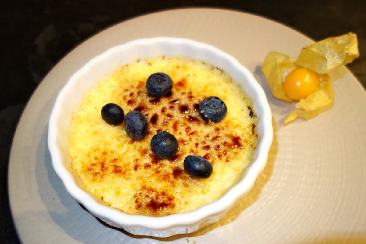 Crème brûlée mit Zwetschgenröster - CUISINE4YOU