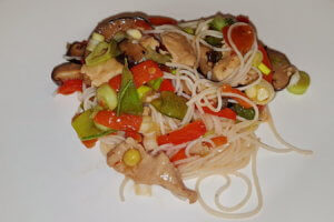 Asiatischer Reisnudelsalat, raffiniert und lecker