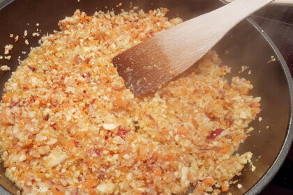 Gemüse bei mittlerer Hitze braten