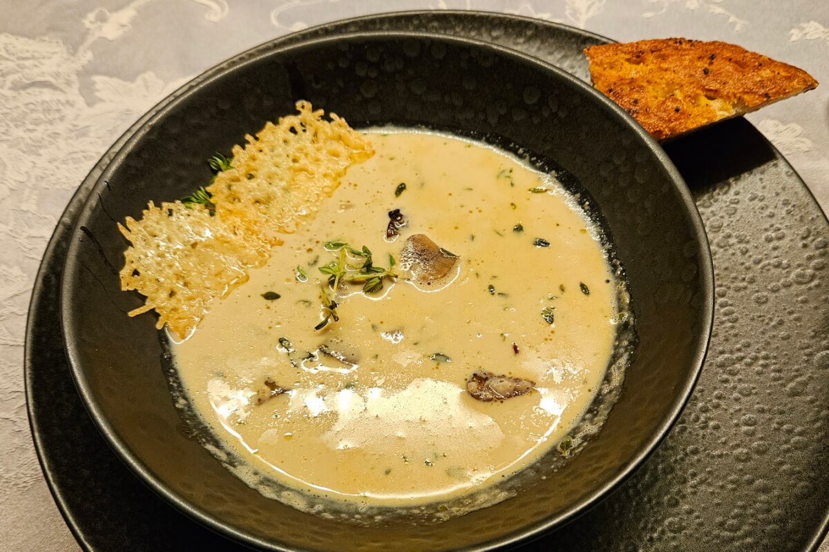 Maronensuppe mit Parmesantalern - CUISINE4YOU