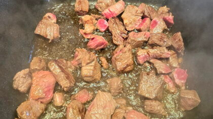 Gulasch scharf anbraten