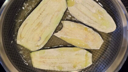 im Sonnenblumenöl von beiden Seiten anbraten,