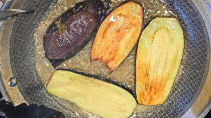 im Sonnenblumenöl von beiden Seiten anbraten,