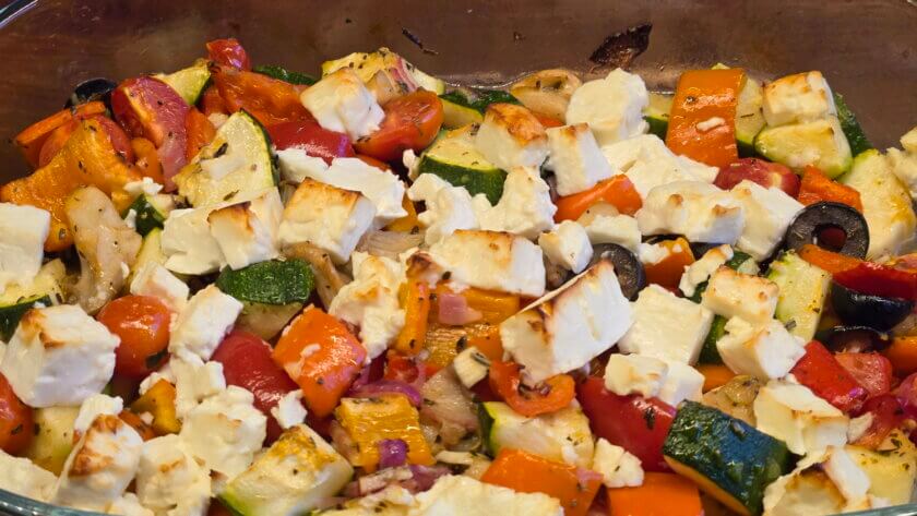 Griechisches Ofengemüse mit Feta im Ofen