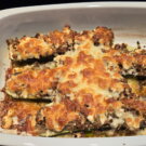 Überbackene Zucchini mit Hackfleisch und Schafskäse Überbackene Zucchini frisch aus dem Ofen