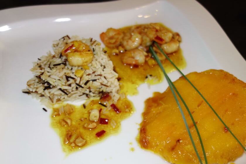 Gegrillte Mango mit süß-scharfen Curry-Garnelen