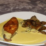 Heilbutt Kotelett mit gelbem Paprikaschaum und Austernpilzen