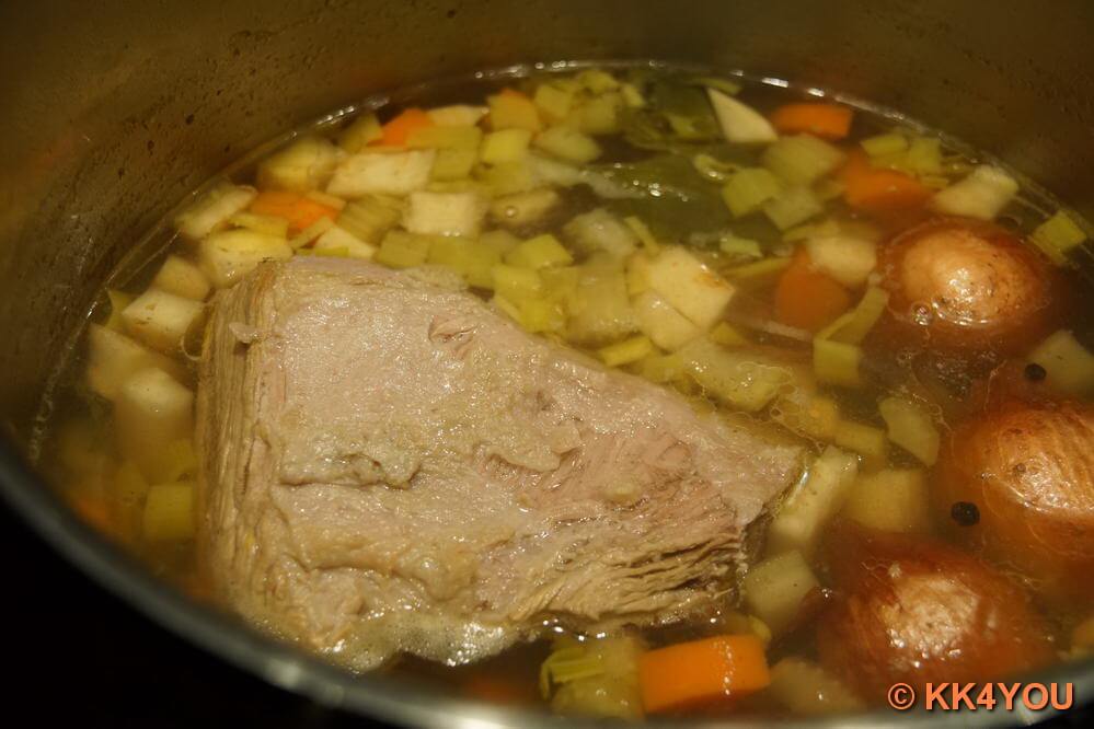 Kalbstafelspitz mit Bratkartoffeln und Meerrettichsauce - CUISINE4YOU
