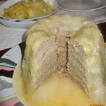 Geschichteter Kohltopf mit Hackfleisch