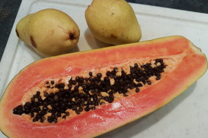Birnen und Papaya