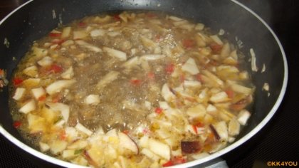 Linguine mit Steinpilze -Soße einkochen