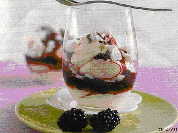 Mascarponecreme mit Brombeeren