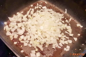 Zwiebel in Butter leicht anbraten