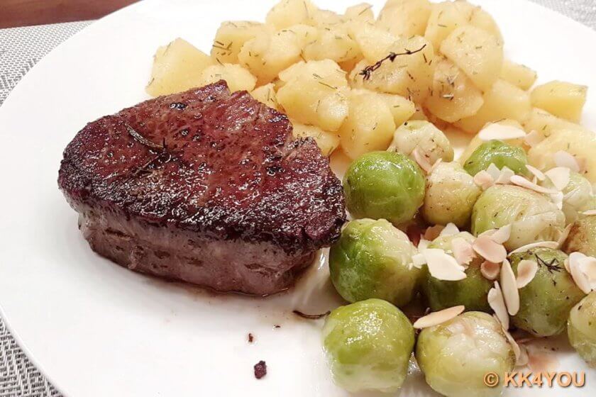 Rinderfilet-Medaillons mit Rosenkohl und Rosmarin-Kartoffeln