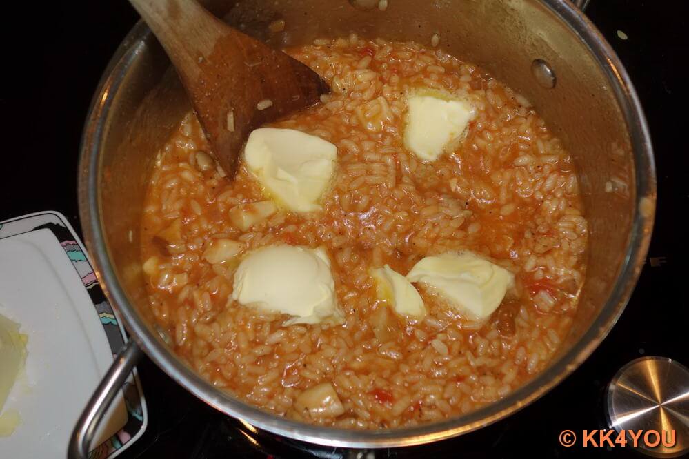 Butterflocken und Parmesan zufügen