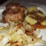 Schweinshaxe mit Steinpilzkohl