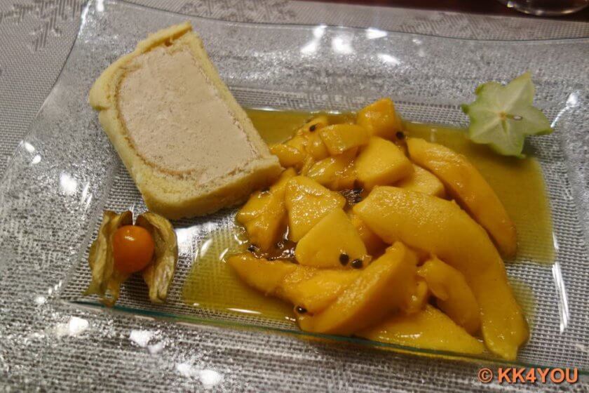 Parfait mit Mango Passionsfrucht Kompott