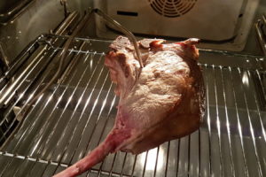 Tomahawk-Steak im Ofen, Fleischtemperatur mit Thermometer messen
