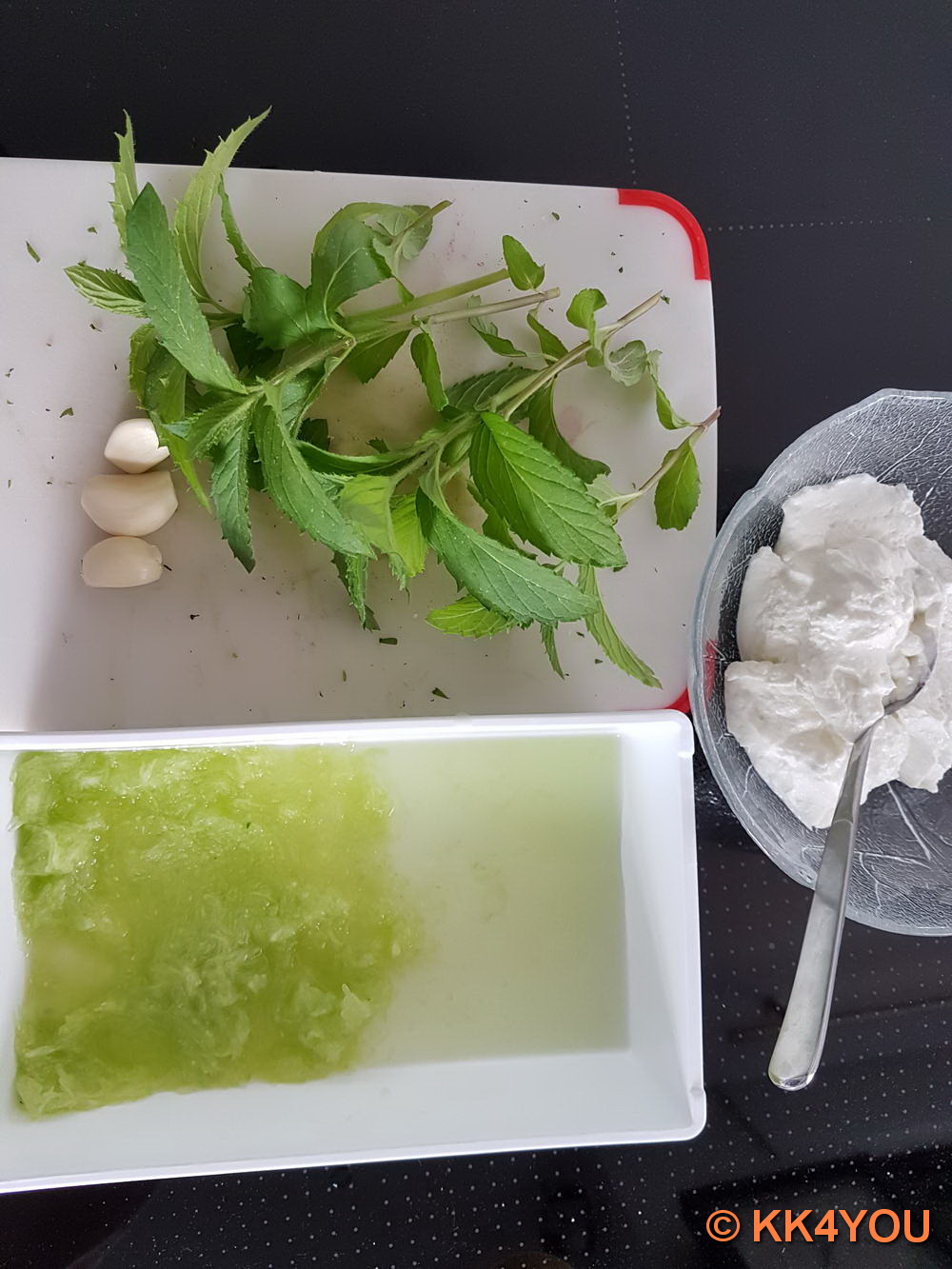 Tzatziki -Joghurt mit Gurken und Knoblauch - CUISINE4YOU